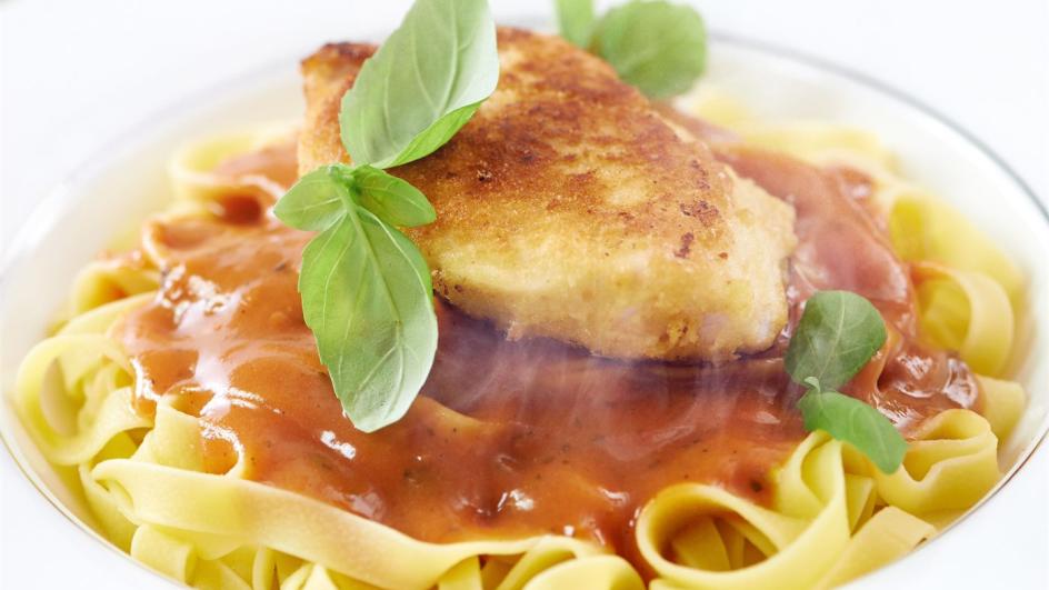 Krůtí medailonky s omáčkou a tagliatelle