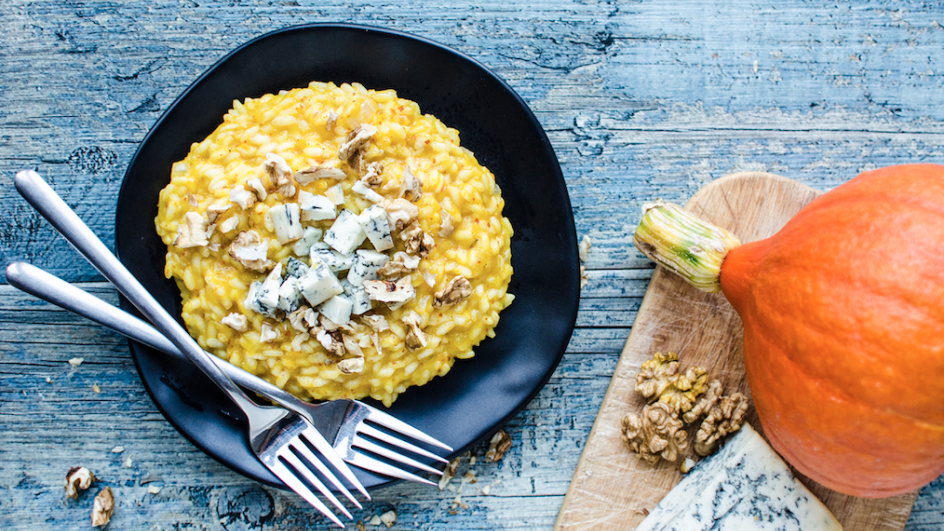 Dýňové risotto s modrým sýrem a ořechy