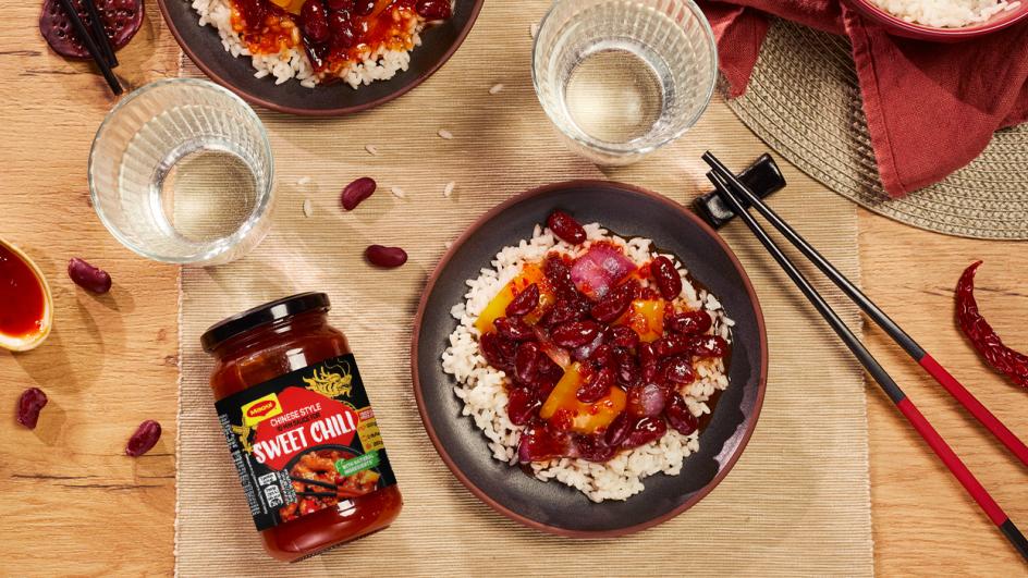 Miska s rýží, fazolemi a čínskou sweet chilli omáčkou