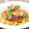 Krůtí medailonky s omáčkou a tagliatelle
