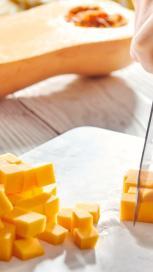 https://www.maggi.cz/sites/default/files/styles/search_result_153_272/public/2023-09/butternut_and_pumpkin_soup_step1%2016_9.jpg?itok=Fy5Qhg6S