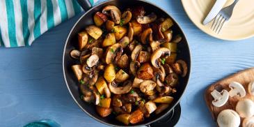 Perfektně opečené brambory s houbami