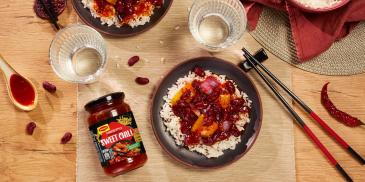 Miska s rýží, fazolemi a čínskou sweet chilli omáčkou