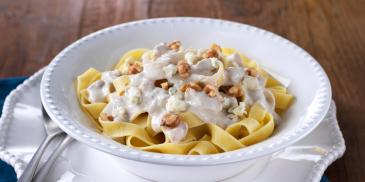 Fettuccini s nivou a vlašskými ořechy