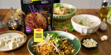 Smažené nudle s tofu a klíčkami