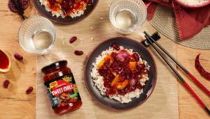 Miska s rýží, fazolemi a čínskou sweet chilli omáčkou